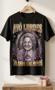 Exemplo de t-shirt personalizada de aniversário, desenhada à mão a partir de uma foto